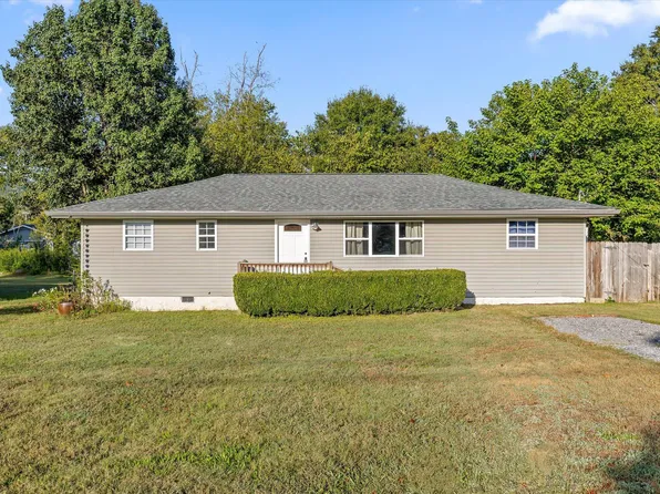 1321 Raydine Ln, Rossville, GA 30741