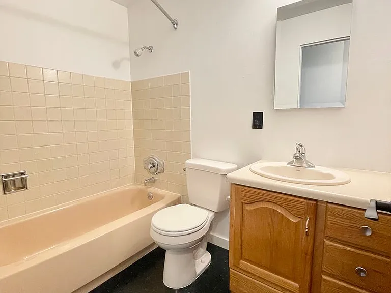 Escolier Apartments — Photo 60