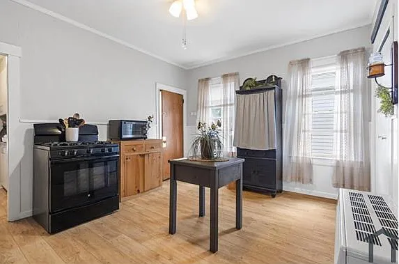 4 bed, $2,500 — Photo 3