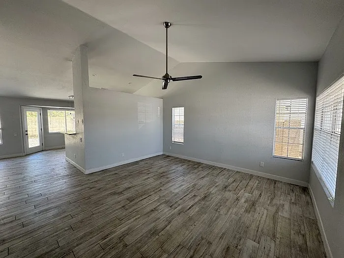 1010 W Sequoia Dr — Photo 4