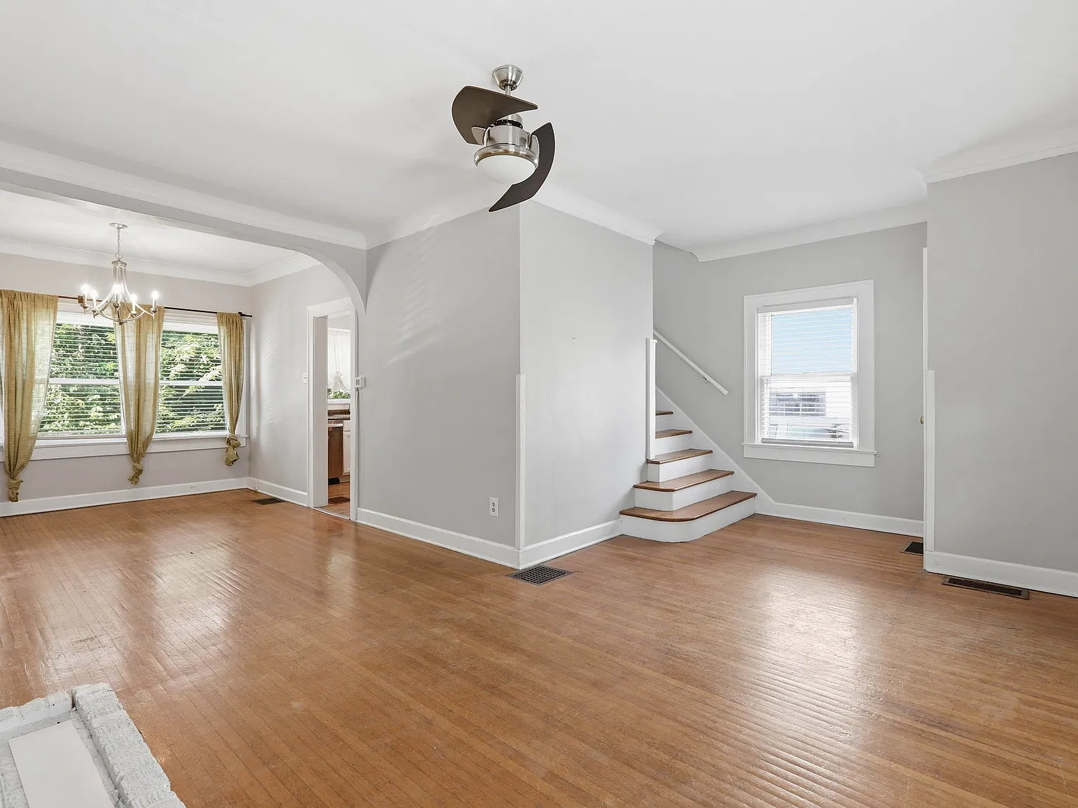3 bed, 1134 sqft, $2,100 — Photo 3