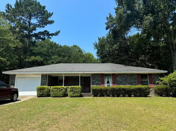 445 Rainbow Dr, Sumter, SC 29154