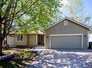 6741 SW Hamptonshire Ln, Topeka, KS 66614