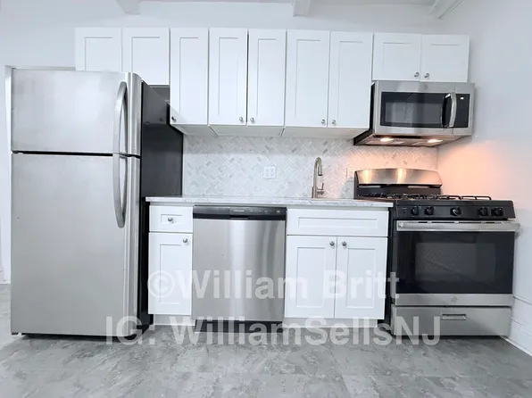 259 Grant Avenue image 1 of 21