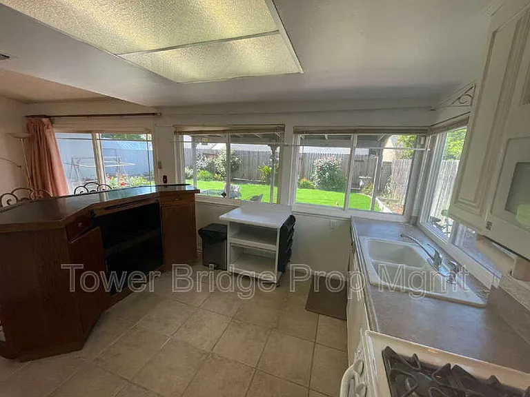 9400 Appalachian Dr — Photo 10