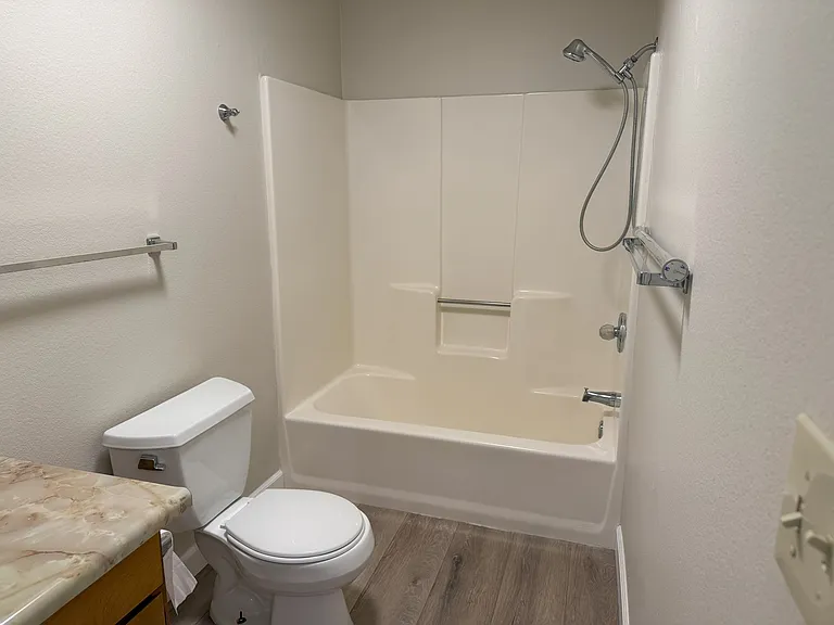924 Wall St #E — Photo 7