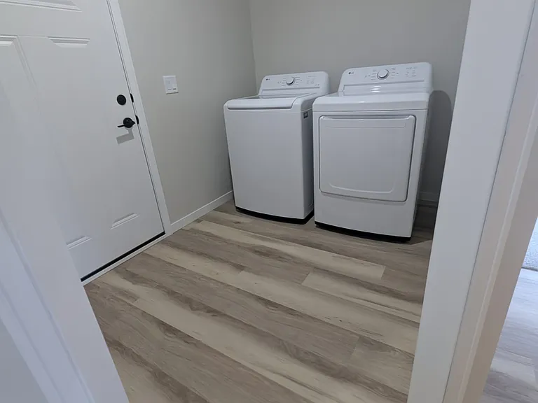 217 E Countryside Ave — Photo 30