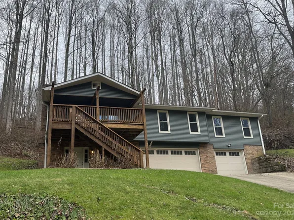 319 Pioneer Dr, Waynesville, NC 28786