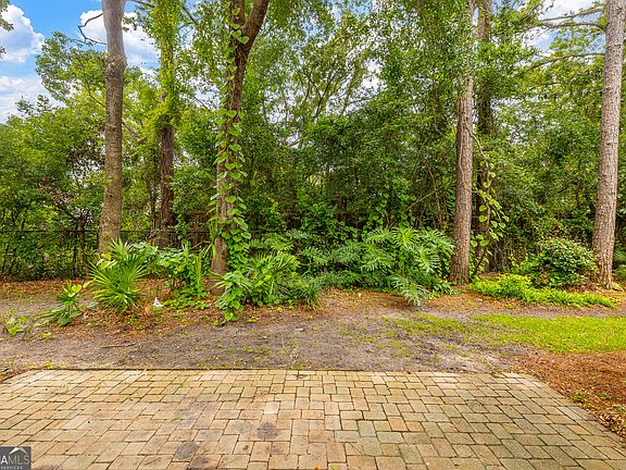 5th image of 122 S Island Square Dr