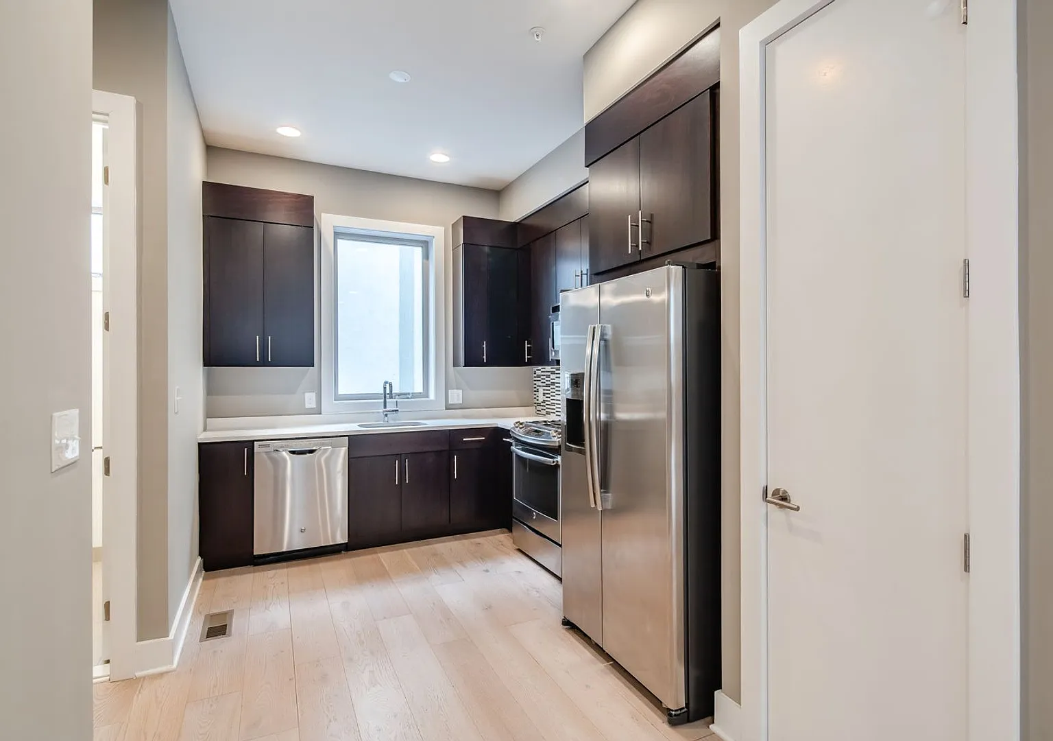 Northern Liberties Townhome with Parking — Photo 3