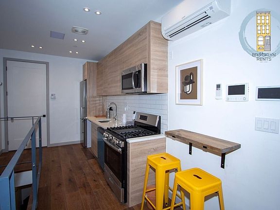 5th image of 635 Sterling Pl APT 1R