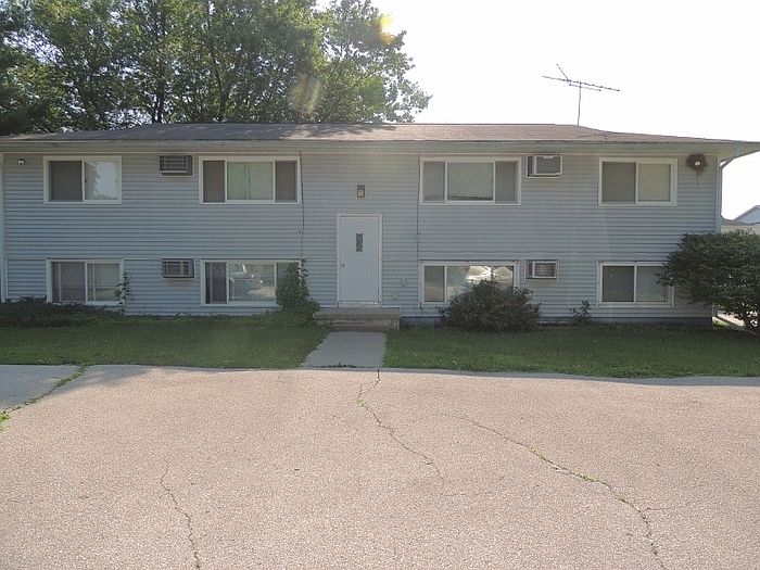 1st image of 210 S Chestnut St APT 03