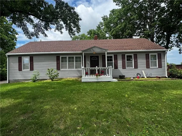 705 E Price Ave, Savannah, MO 64485