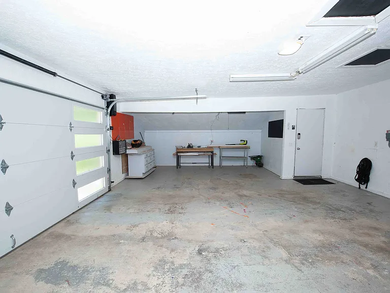 973 Hollow Creek Dr — Photo 34