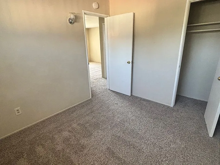 521 G St. — Photo 8