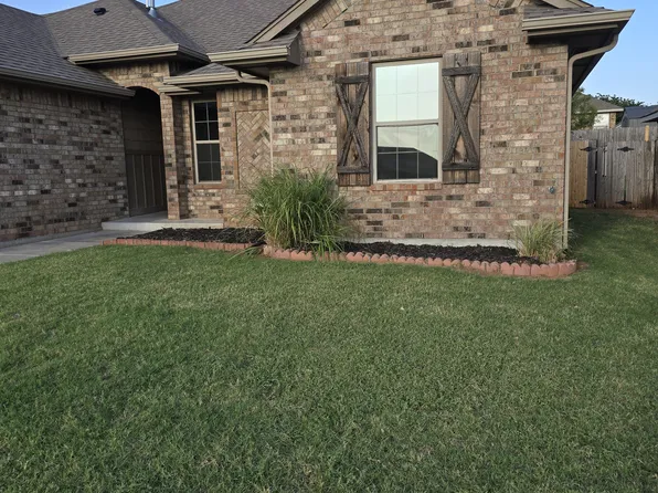 512 S Castle Ridge Ln, Mustang, OK 73064