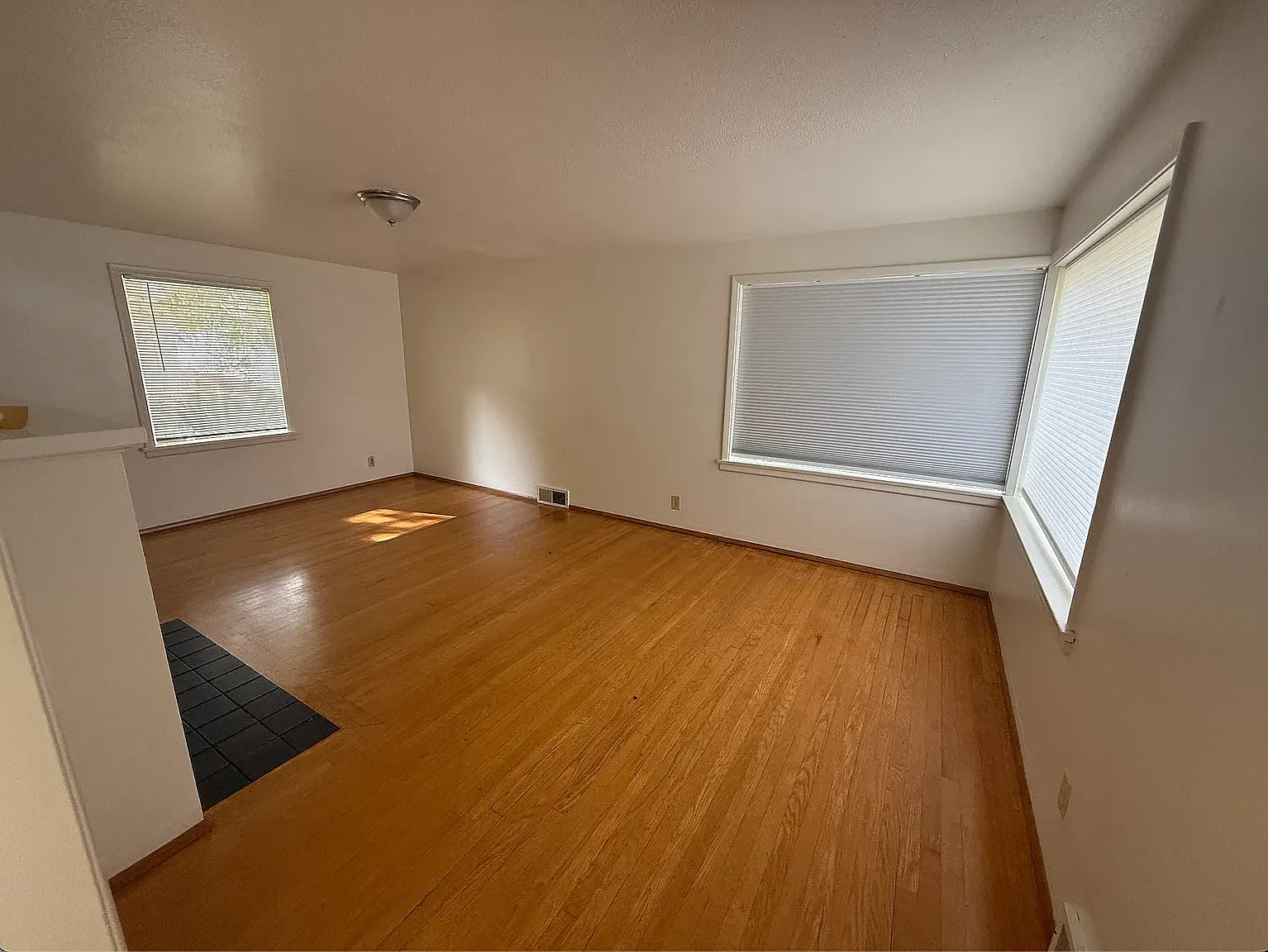 3 bed, $2,995 — Photo 2