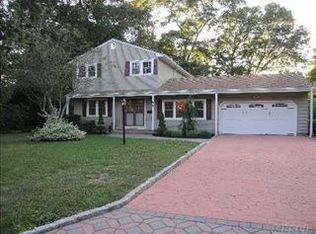 64 N Howells Point Rd, Bellport, NY 11713