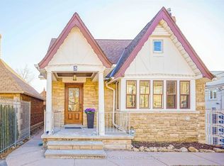 3 Fairleigh Cres, Toronto, ON M6C 3R7