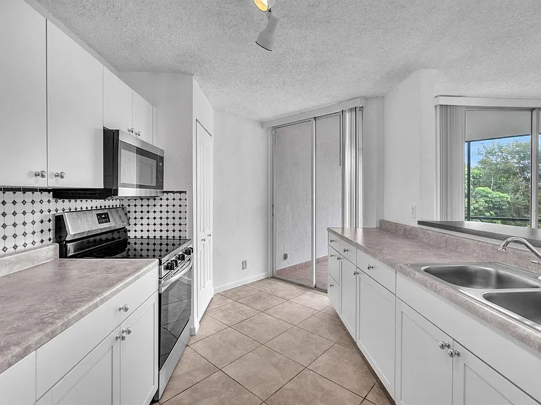 3100 N Pine Island Rd #306 — Photo 7