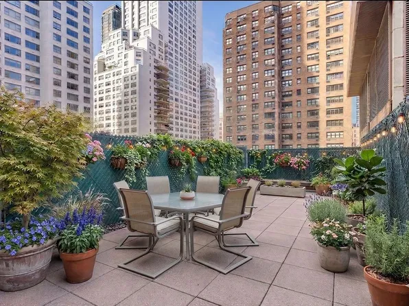 301 E 62nd St APT 2B, New York, NY 10065