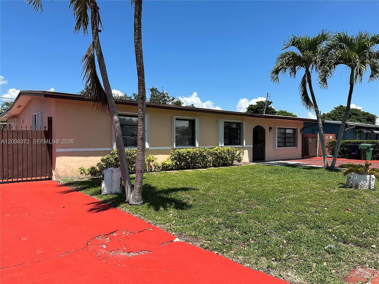 3 bed, 2.0 bath, 2139 sqft, $3,500 — Photo 2
