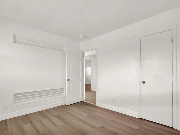 2701 Avenue E — Photo 12