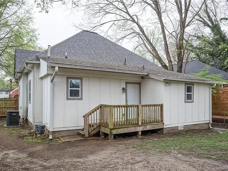 1130 Larosa Ter SW — Photo 19