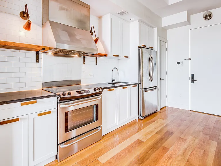 1680 Madison St #2O3 — Photo 4
