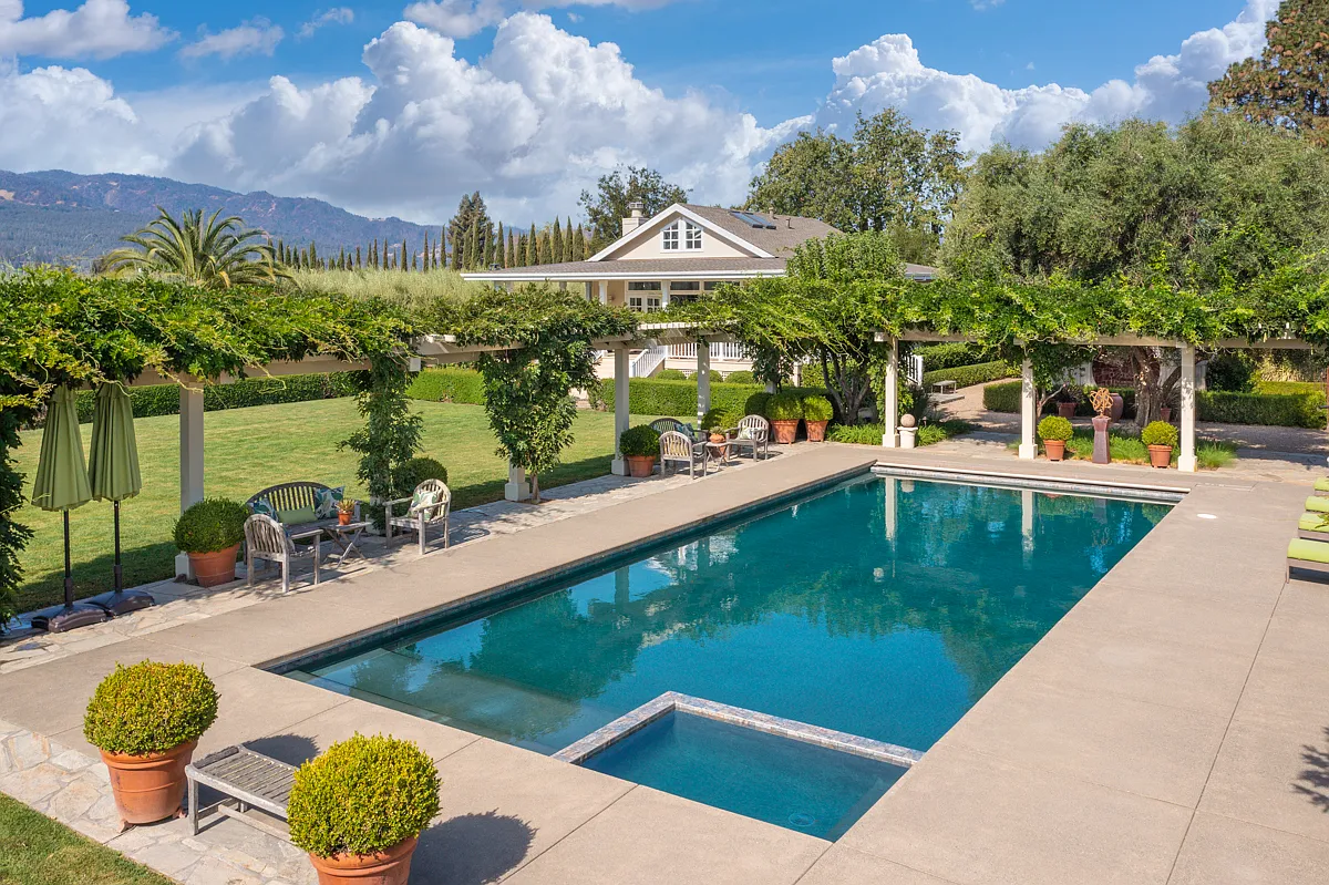 6 bed, 6.5 bath, 5800 sqft, $45,000 — Photo 2