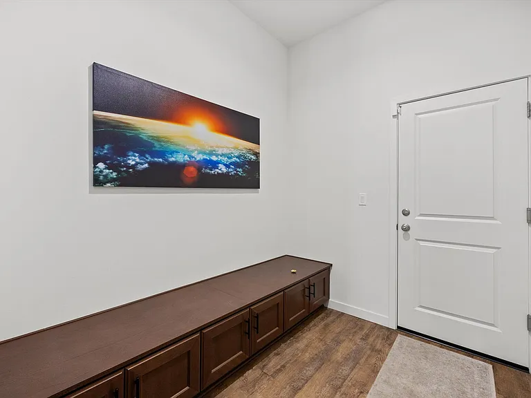 815 Gilsum Ct — Photo 6