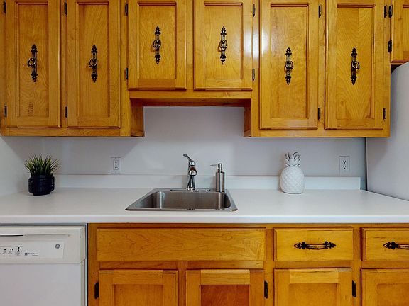 5th image of 38 Veronica Dr #402