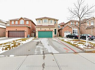 11 Arthurs Cres, Brampton, ON L6Y 4Y5