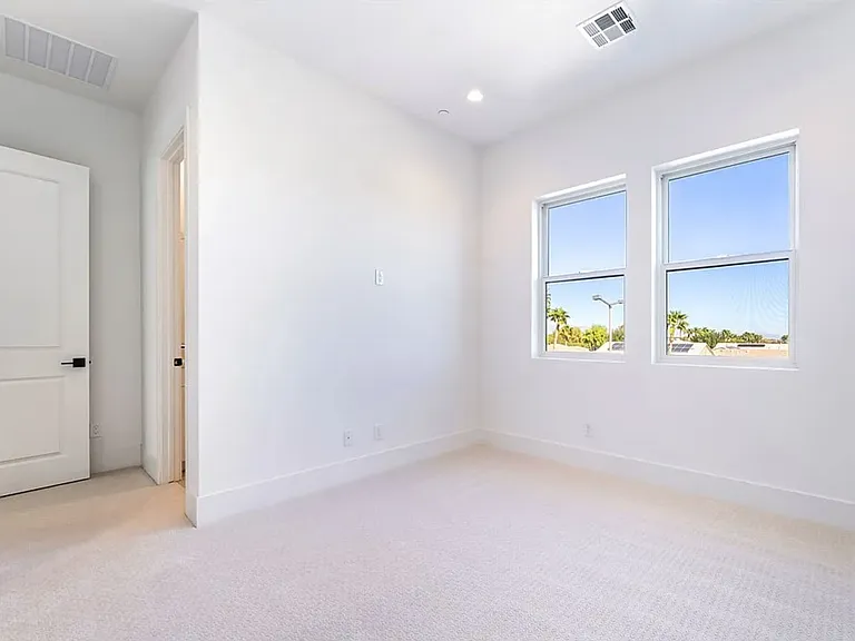 Upstairs bedroom 2