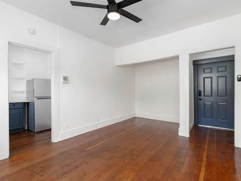 Midtown West Apartments — Photo 21