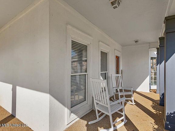 4th image of 150 Lake Ridge Dr
