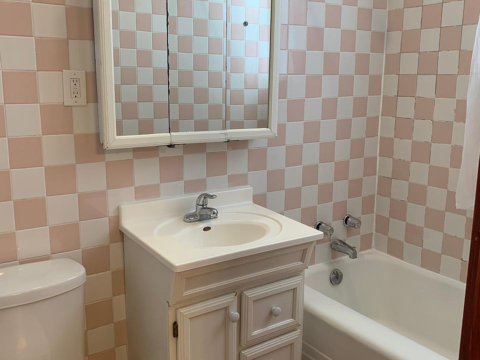 1st image of 2113 S Fairfield Ave #1