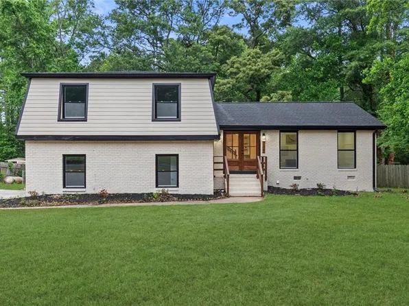 105 Lafayette Dr, Fayetteville, GA 30214