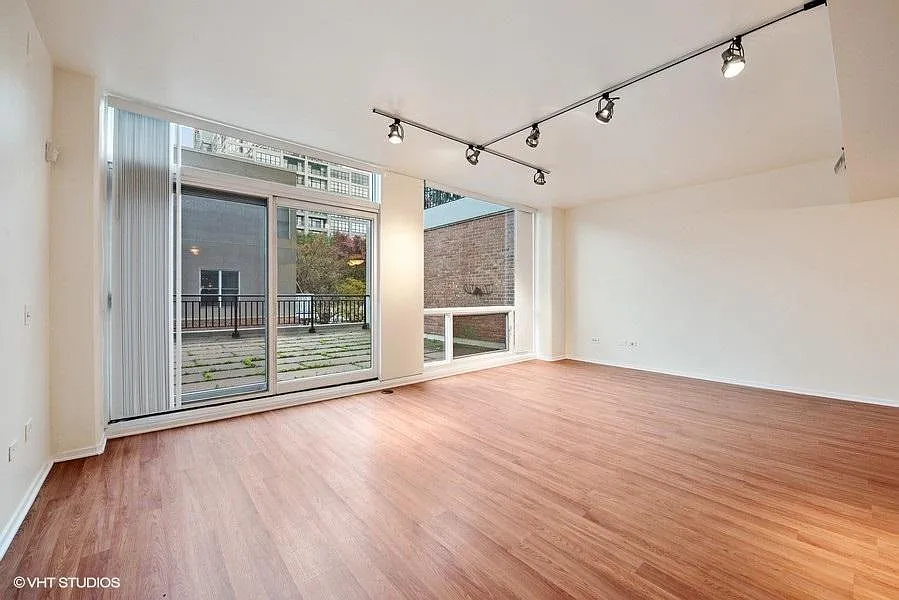 61 W 15th St — Photo 2