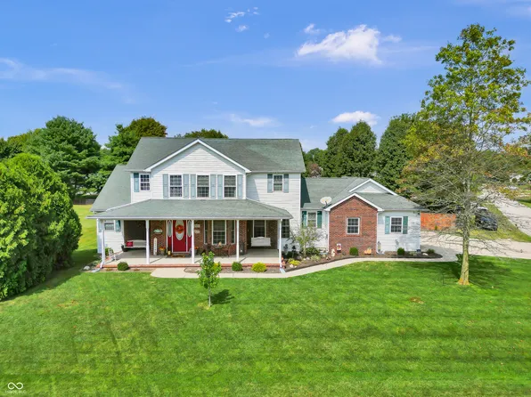 5522 River Birch Dr, Columbus, IN 47201
