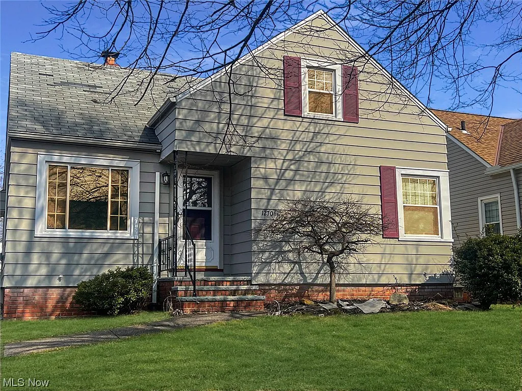 12701 Willard Ave photo 1
