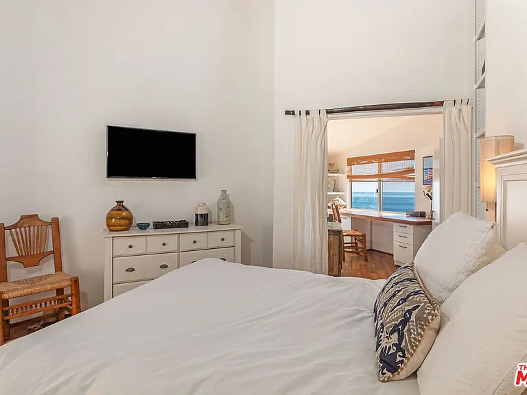 24408 Malibu Rd — Photo 32
