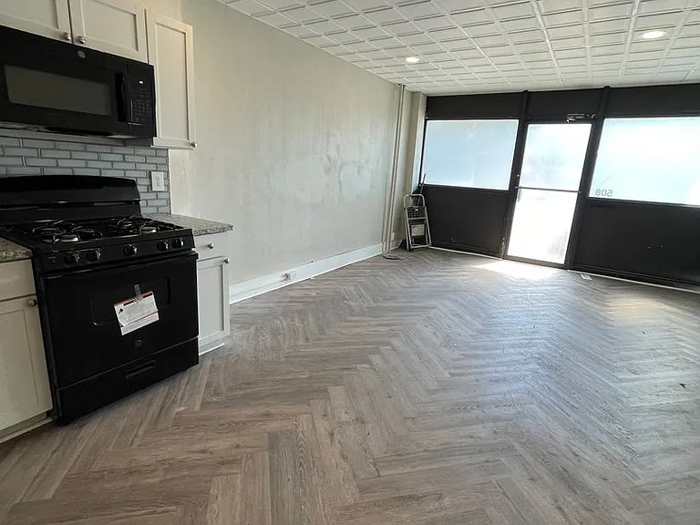 4828 Liberty Ave. — Photo 9