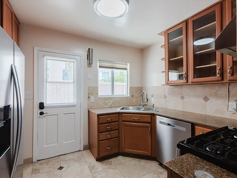 7347 Fay Ave — Photo 11