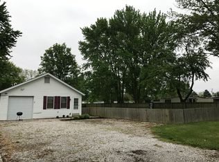 620 4th St, Keyesport, IL 62253