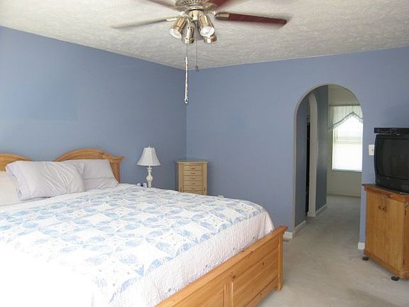 3rd image of 134 Winterbrook Dr