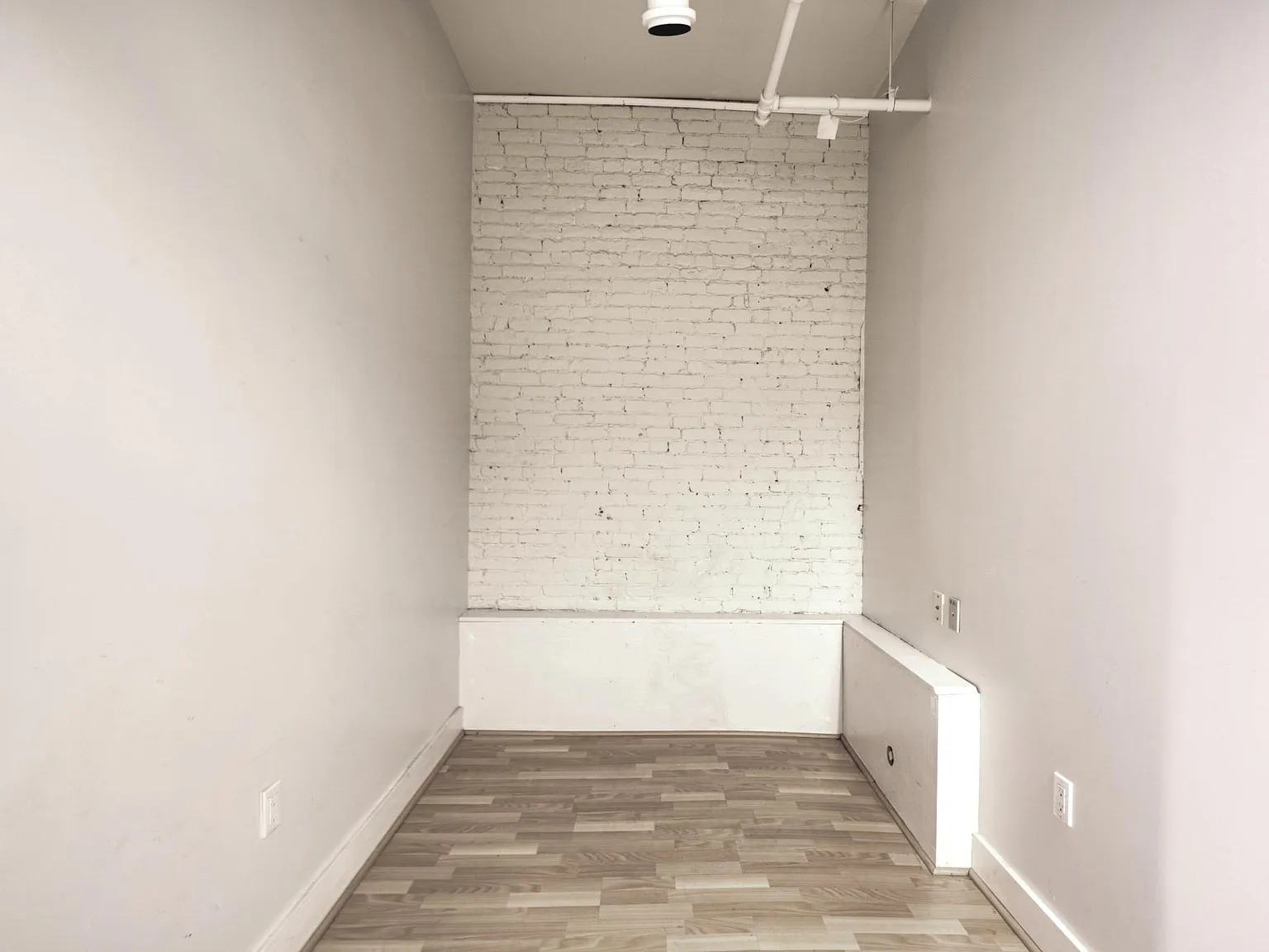 241 Asylum St — Photo 2