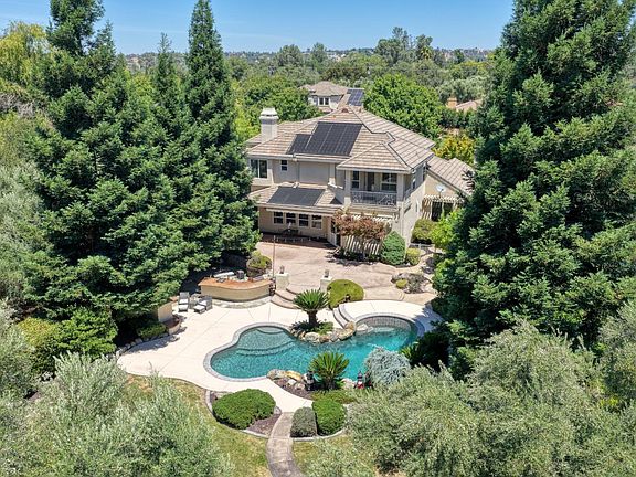 3rd image of 8555 Willow Gate Ct