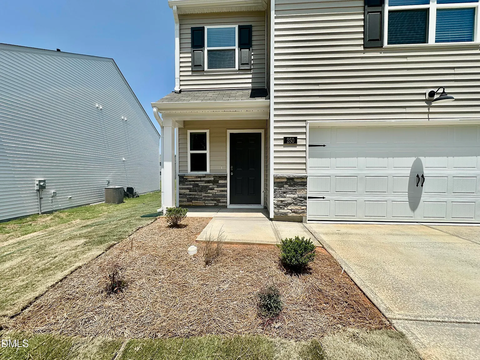 3 bed, 2.5 bath, 1749 sqft, $1,895 — Photo 2