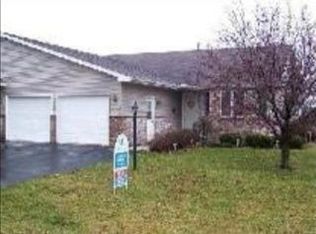 303 E Vine St, Le Roy, IL